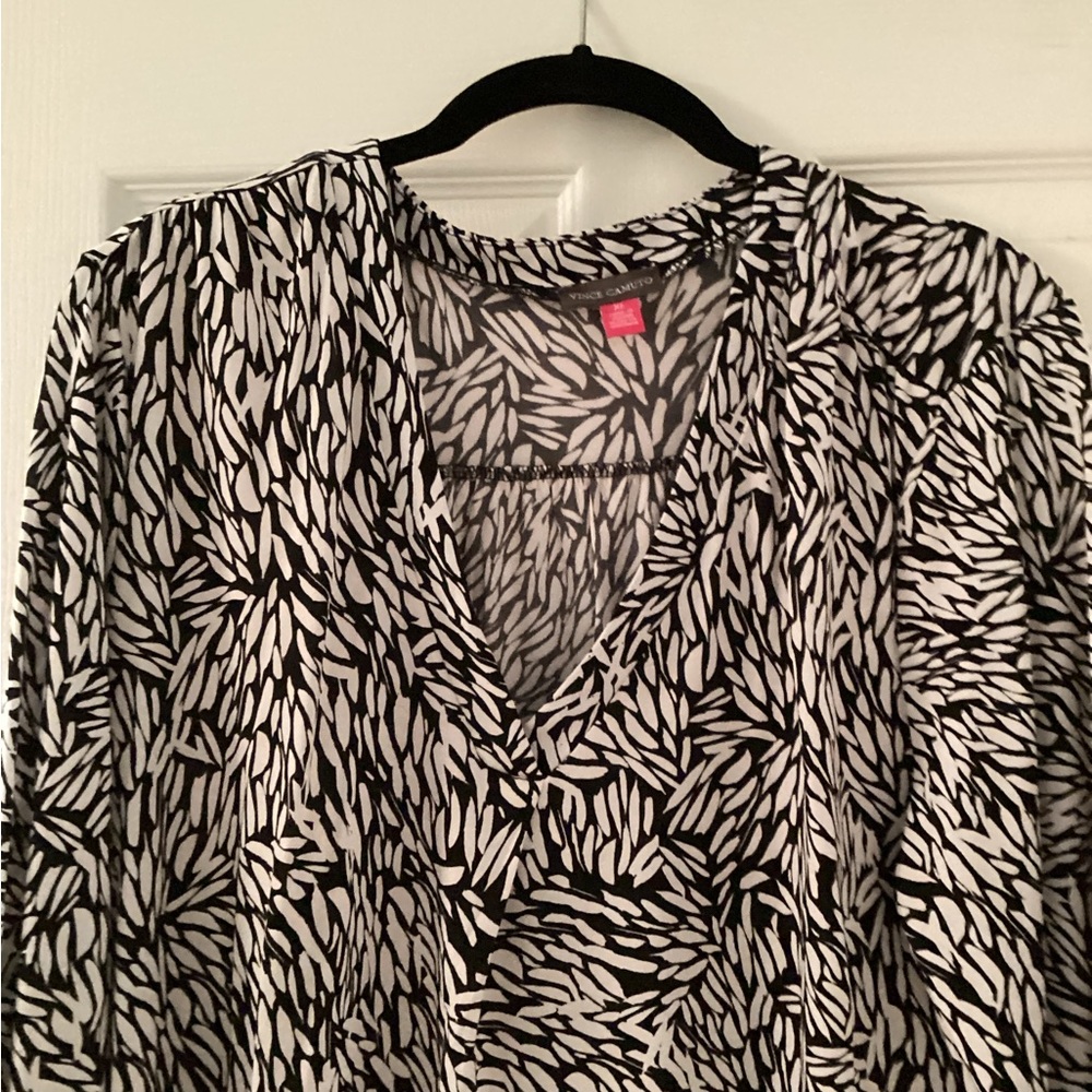 Vince Camuto Monochrome Leaf Print Blouse XL